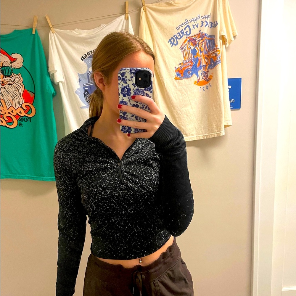 No tag Lululemon crop long sleeve.